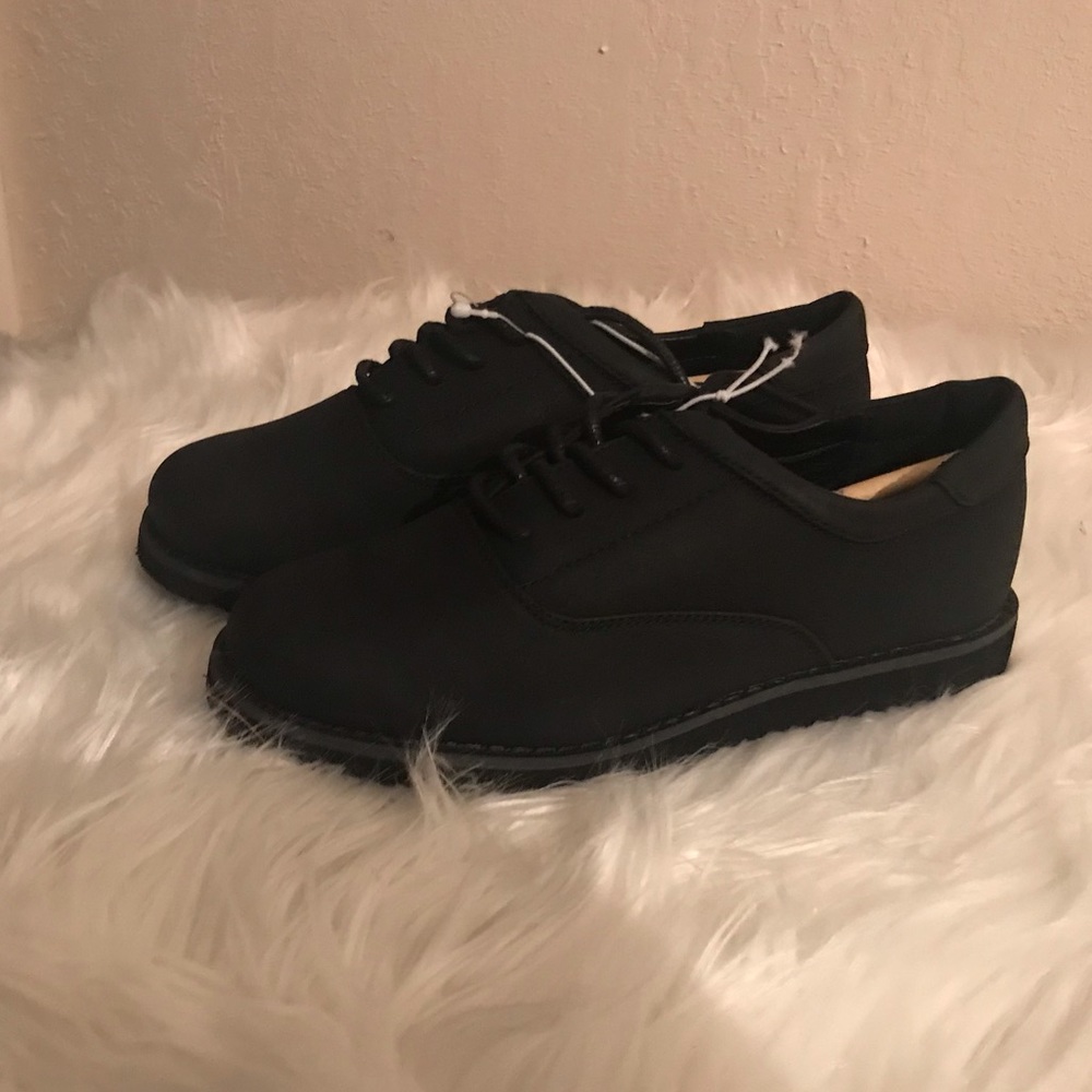 Black dress shoes